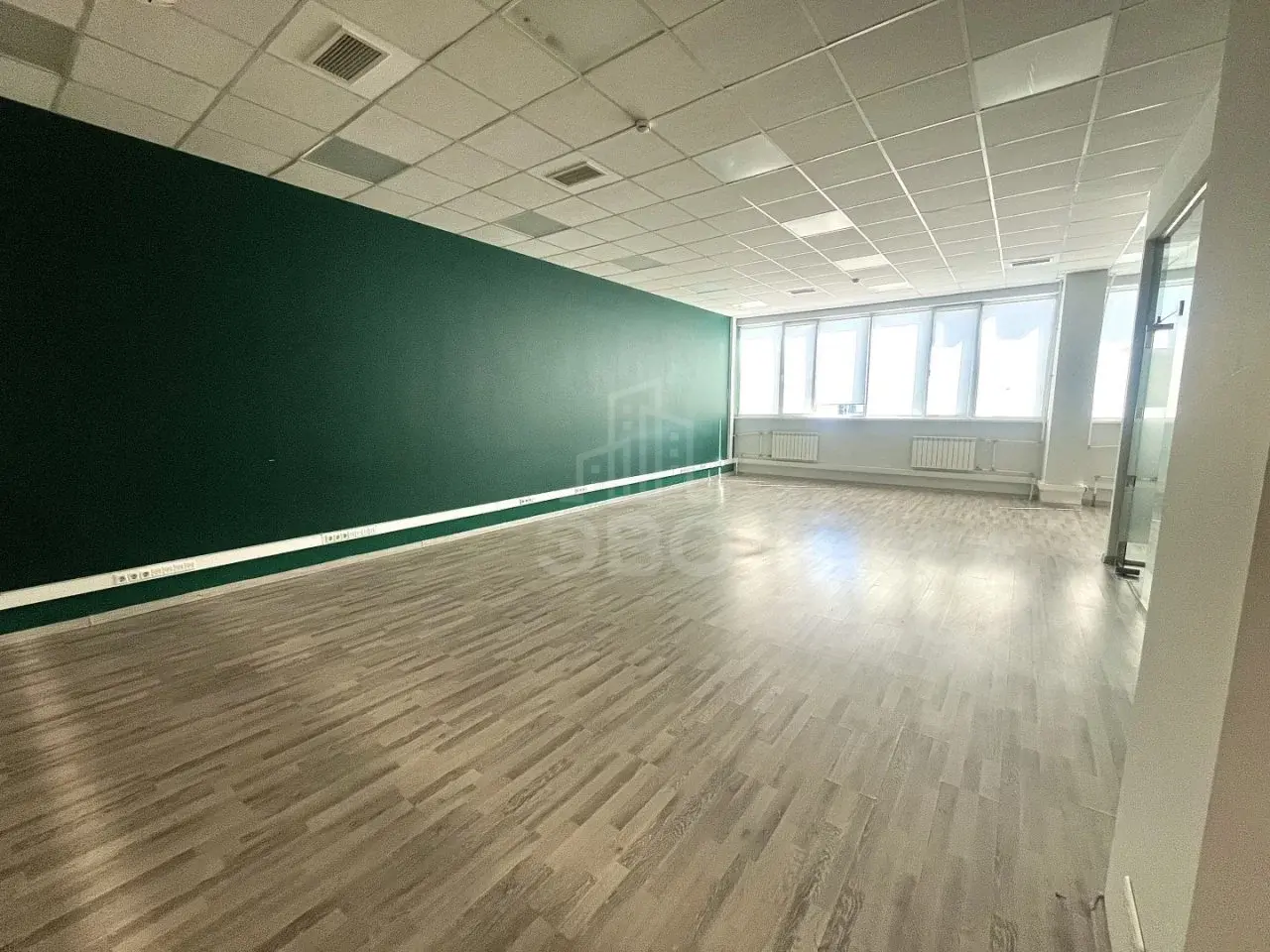 коммерция в Санкт-Петербурге по адресу: Оптиков ул., 4