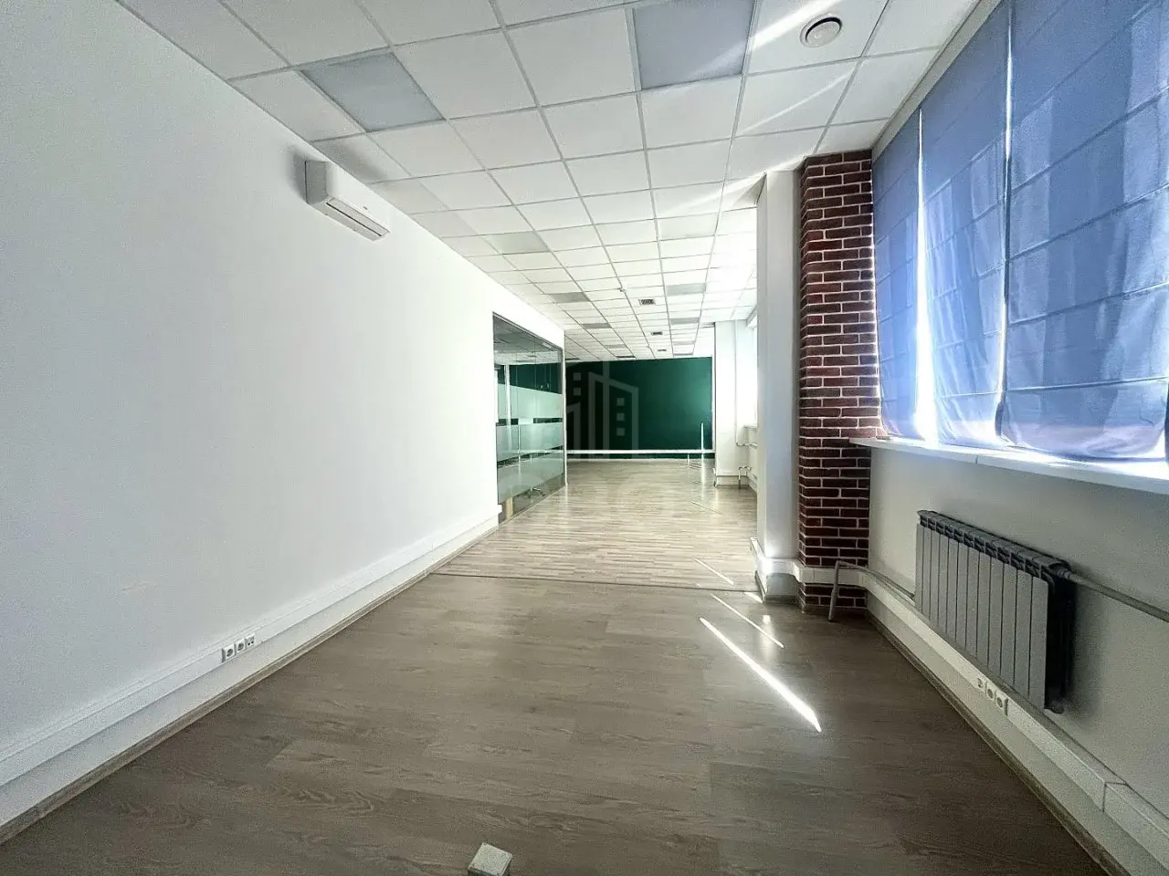коммерция в Санкт-Петербурге по адресу: Оптиков ул., 4