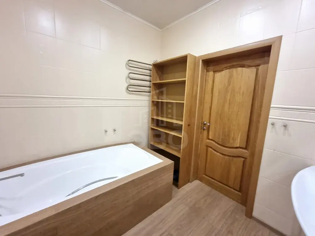 трехкомнатная квартира в Санкт-Петербурге по адресу: Константиновский проспект, 26б