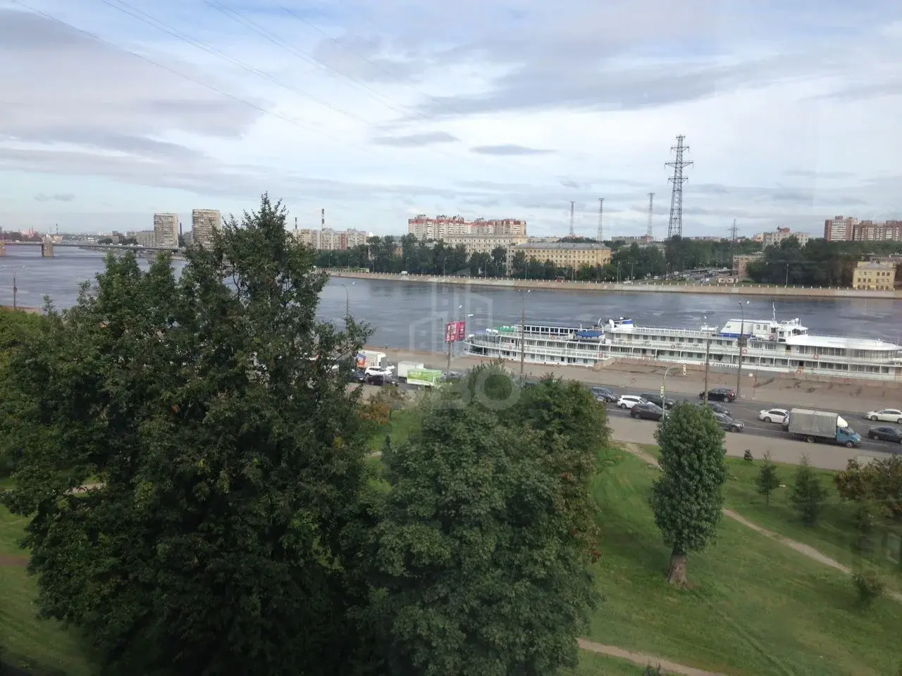 трехкомнатная квартира в Санкт-Петербурге по адресу: Обуховской Обороны пр-кт., 199