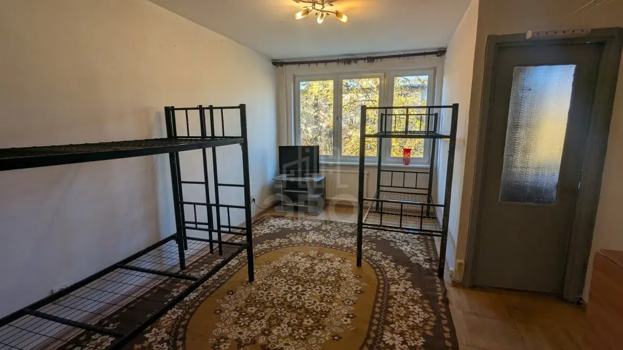 трехкомнатная квартира в Санкт-Петербурге по адресу: Червонного Казачества ул., 20