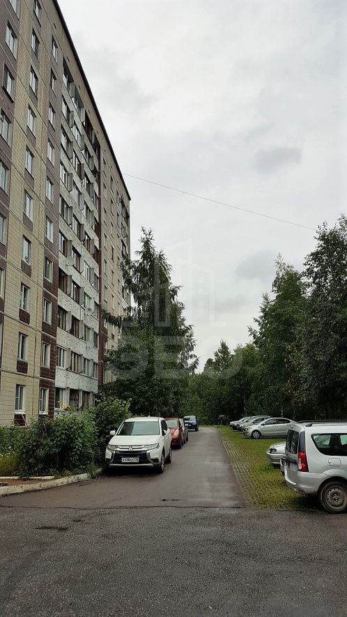 трехкомнатная квартира в Санкт-Петербурге по адресу: Оборонная ул., 26