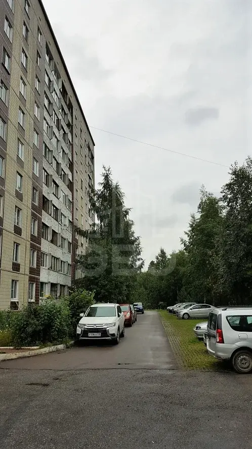 трехкомнатная квартира в Санкт-Петербурге по адресу: Оборонная ул., 26