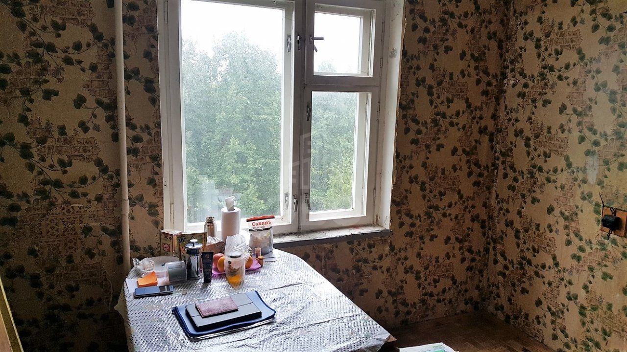 трехкомнатная квартира в Санкт-Петербурге по адресу: Оборонная ул., 26