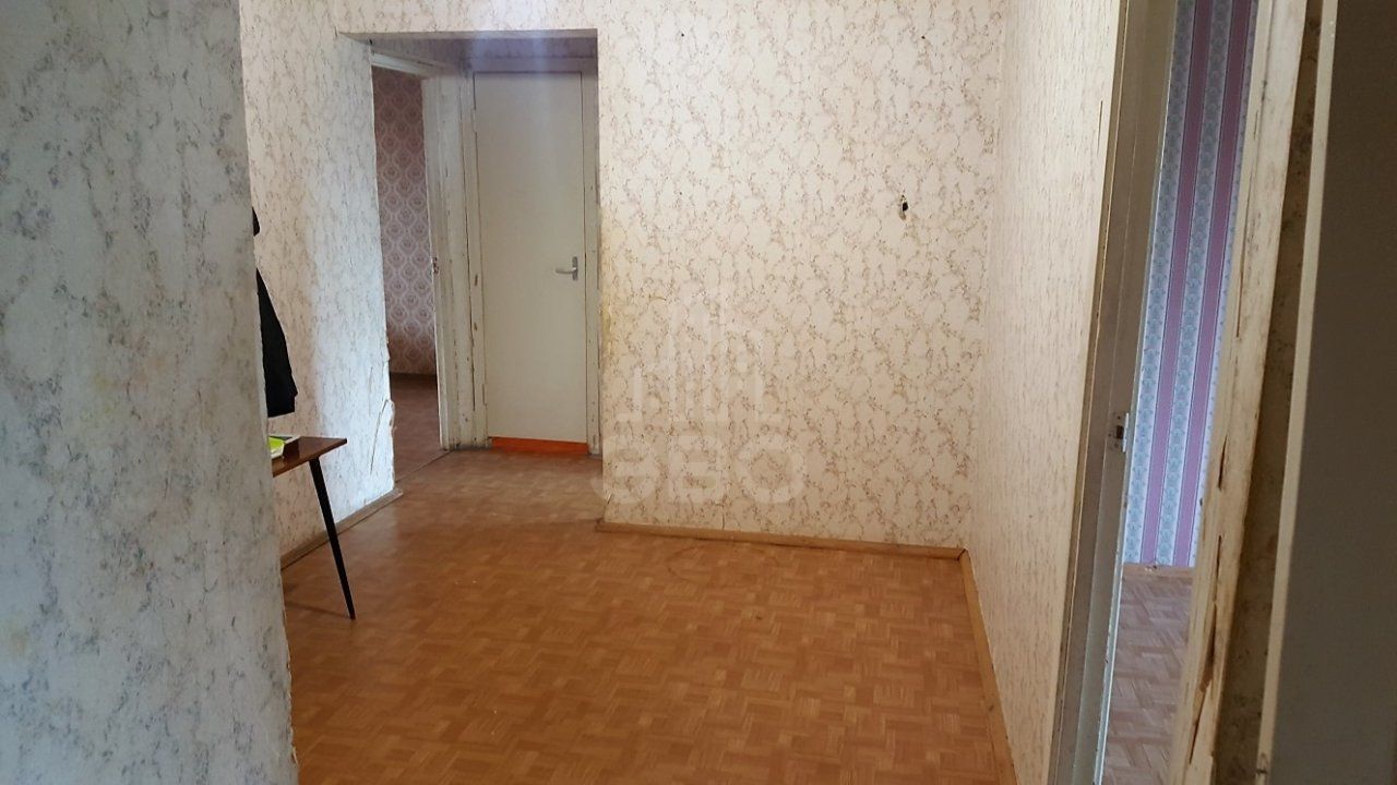 трехкомнатная квартира в Санкт-Петербурге по адресу: Оборонная ул., 26