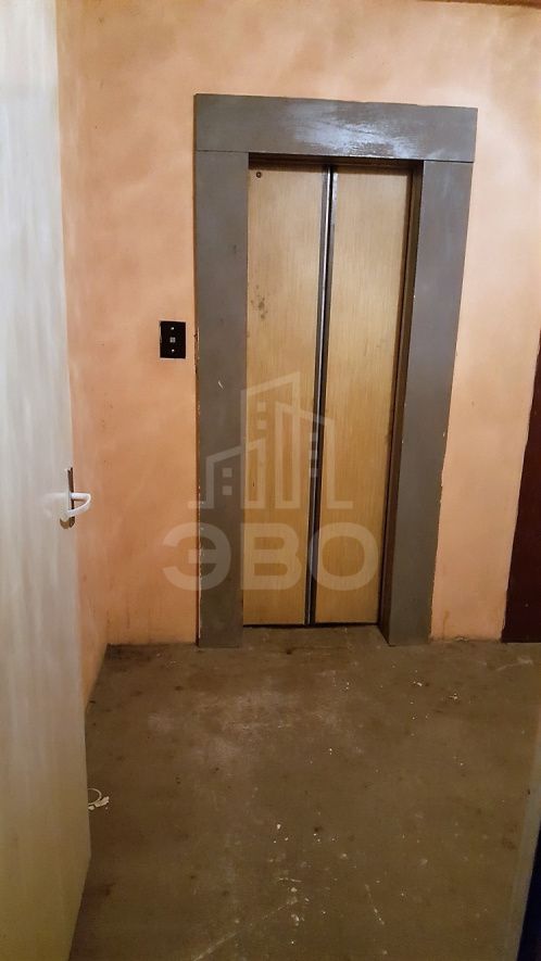 трехкомнатная квартира в Санкт-Петербурге по адресу: Оборонная ул., 26