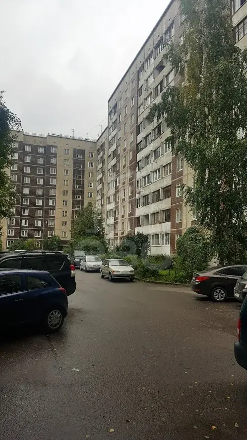 трехкомнатная квартира в Санкт-Петербурге по адресу: Оборонная ул., 26