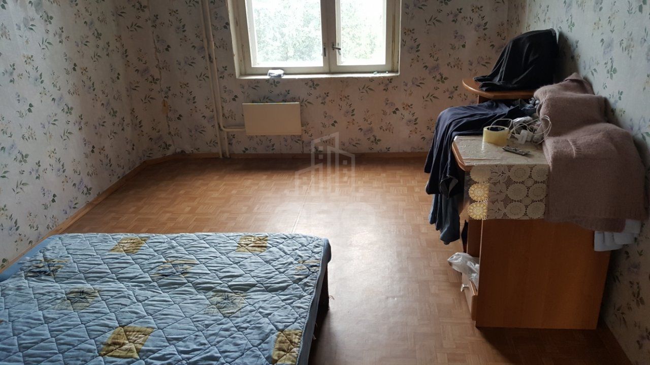 трехкомнатная квартира в Санкт-Петербурге по адресу: Оборонная ул., 26