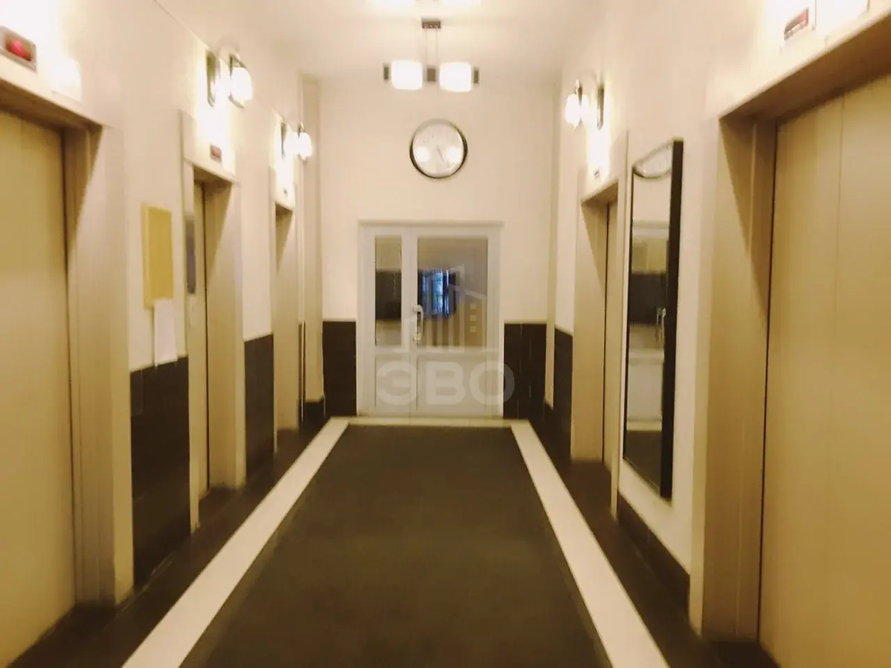 трехкомнатная квартира в Санкт-Петербурге по адресу: Ударников пр-кт., 33