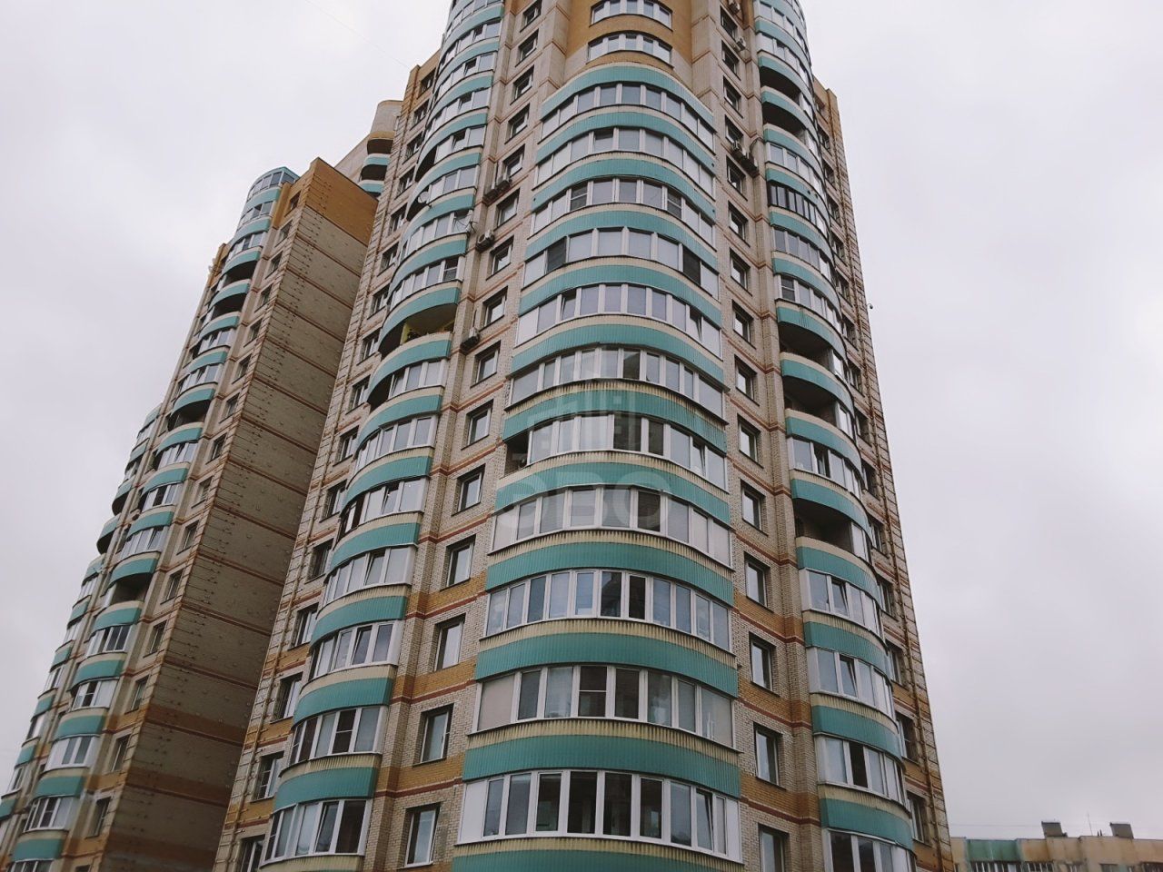 трехкомнатная квартира в Санкт-Петербурге по адресу: Ударников пр-кт., 33