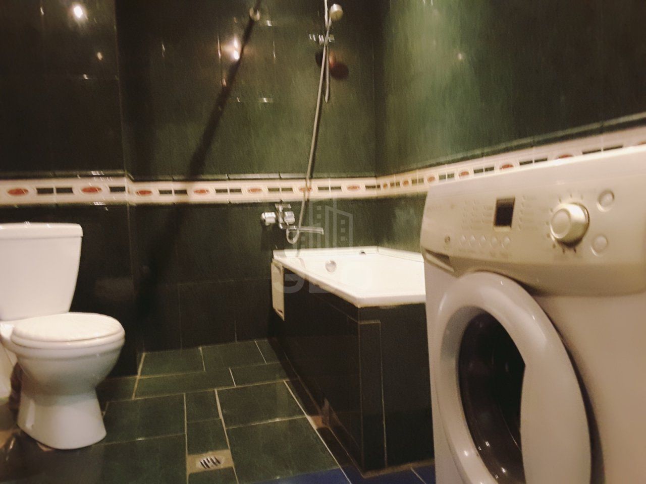 трехкомнатная квартира в Санкт-Петербурге по адресу: Ударников пр-кт., 33