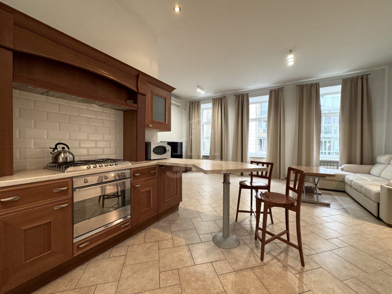 трехкомнатная квартира в Санкт-Петербург по адресу: Реки Карповки наб., 18