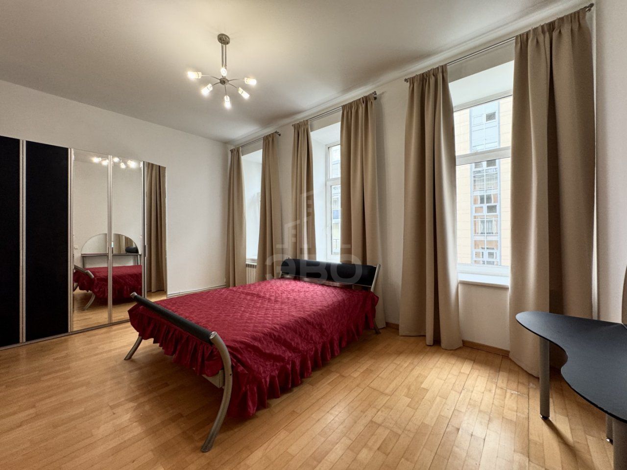 трехкомнатная квартира в Санкт-Петербург по адресу: Реки Карповки наб., 18