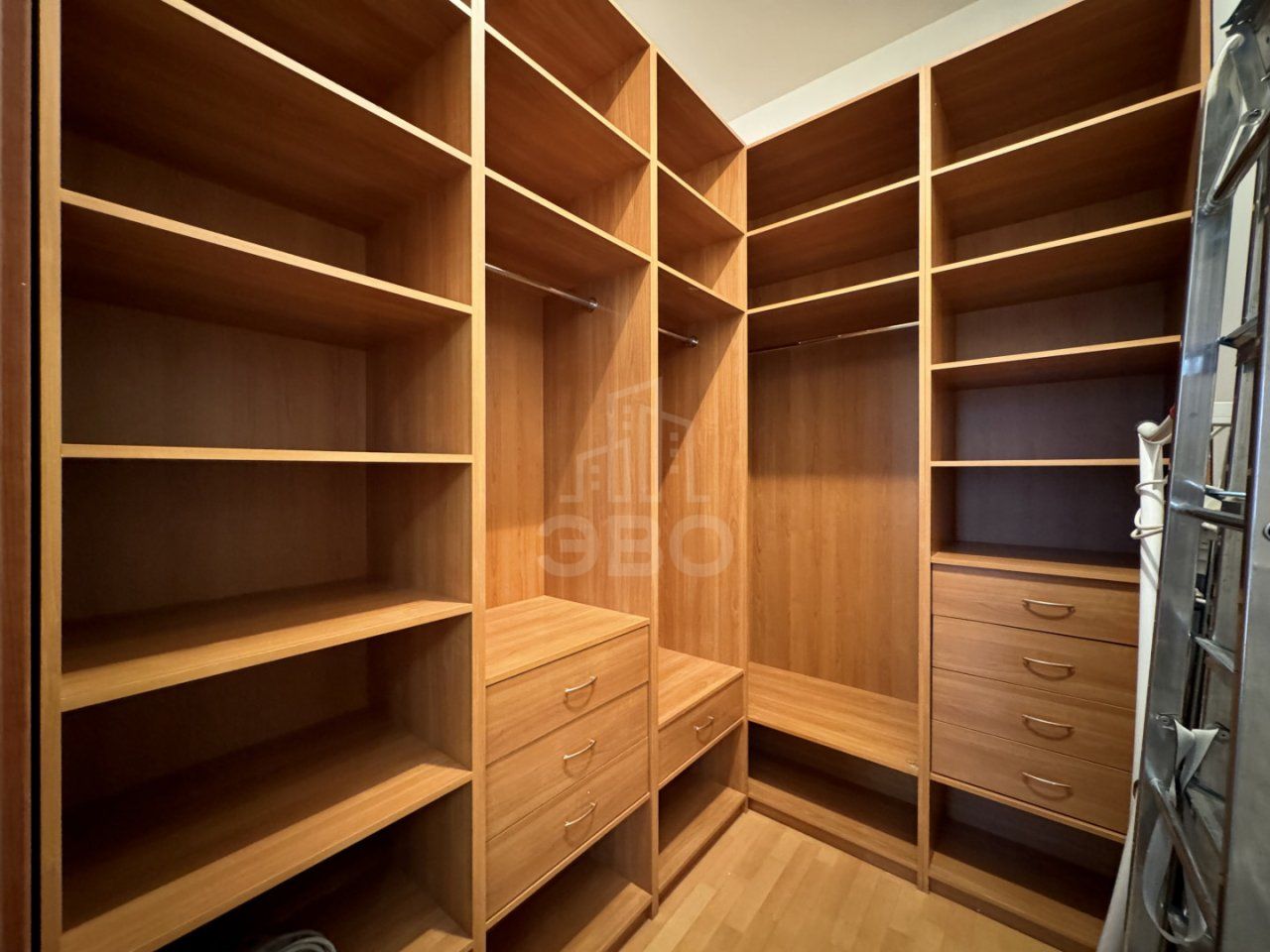 трехкомнатная квартира в Санкт-Петербург по адресу: Реки Карповки наб., 18