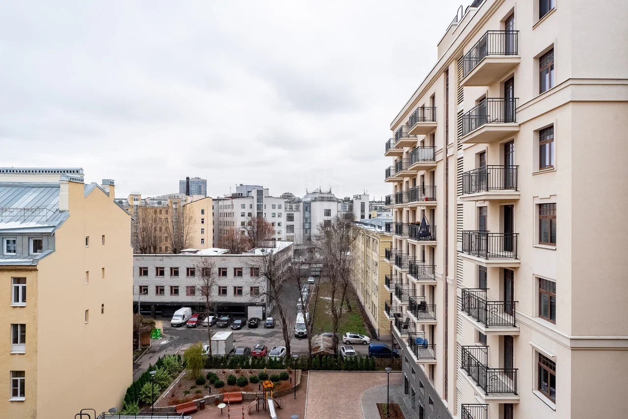 четырехкомнатная квартира в Санкт-Петербург по адресу: Малодетскосельский проспект, 40