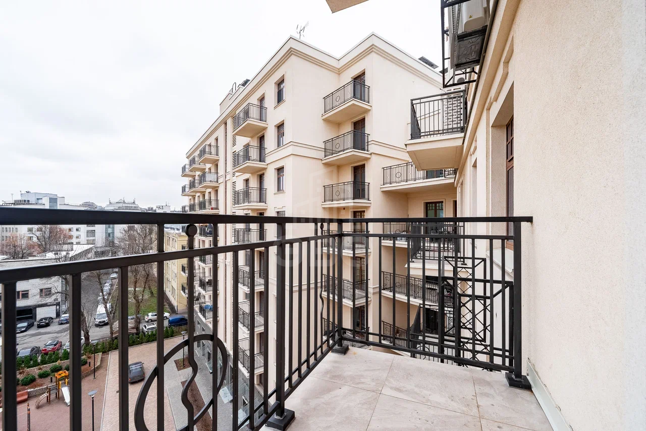 четырехкомнатная квартира в Санкт-Петербург по адресу: Малодетскосельский проспект, 40