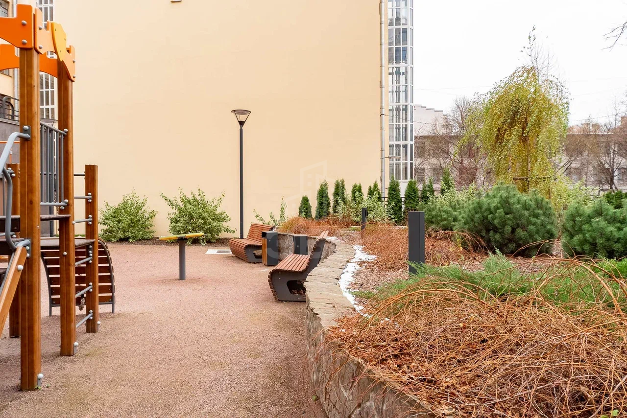 четырехкомнатная квартира в Санкт-Петербург по адресу: Малодетскосельский проспект, 40