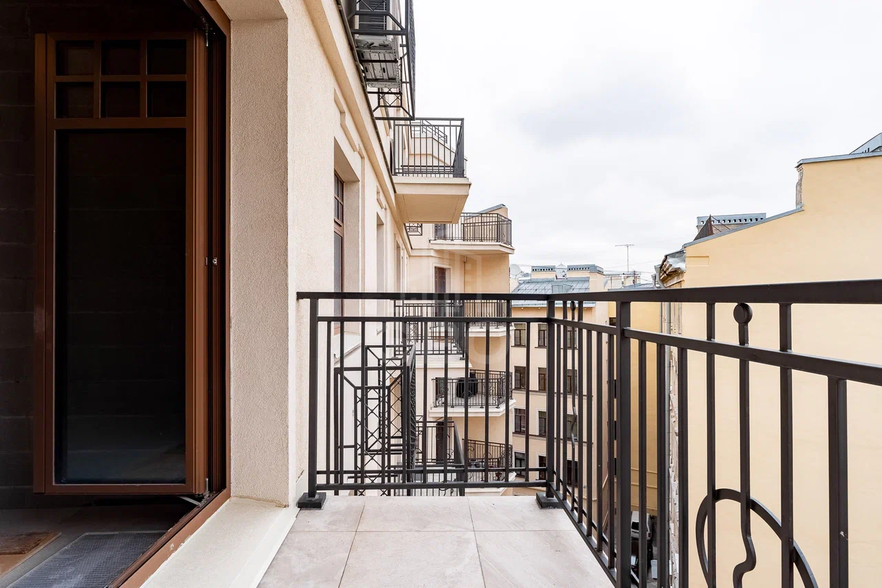 четырехкомнатная квартира в Санкт-Петербург по адресу: Малодетскосельский проспект, 40