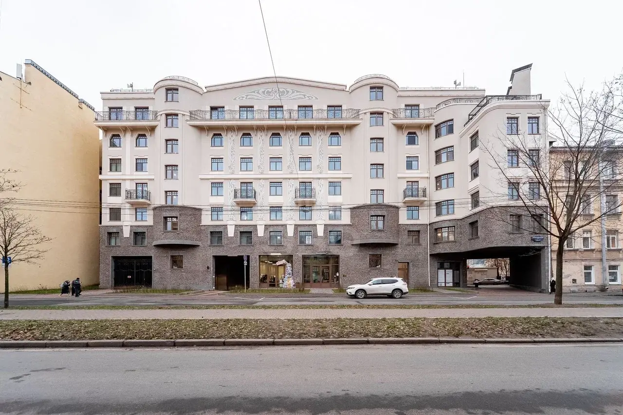 четырехкомнатная квартира в Санкт-Петербурге по адресу: Малодетскосельский проспект, 40