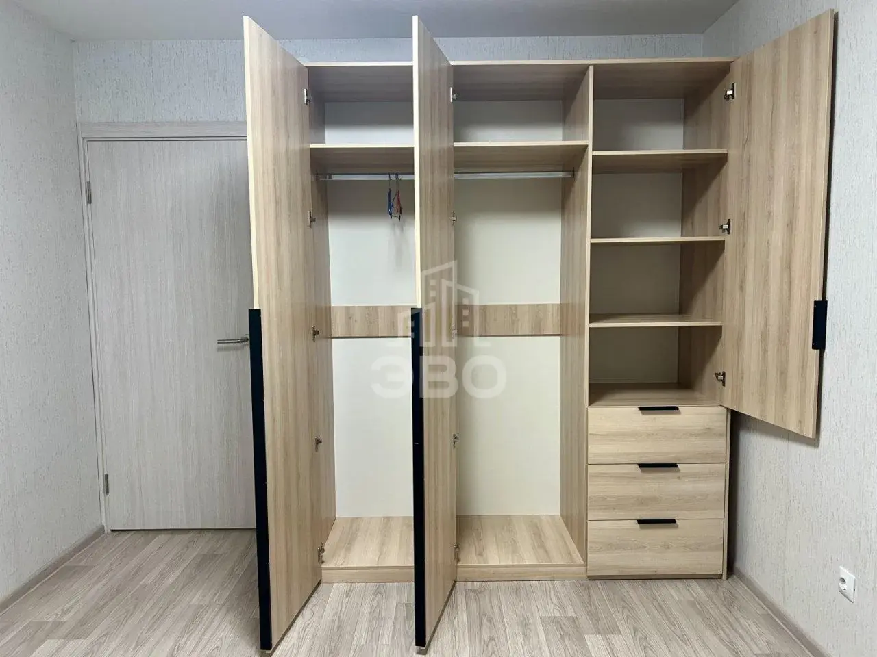 трехкомнатная квартира в Санкт-Петербурге по адресу: Ленинский проспект, 68, строение 1
