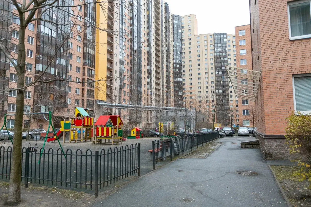 двухкомнатная квартира в Ленинградской области по адресу: Областная ул., 1