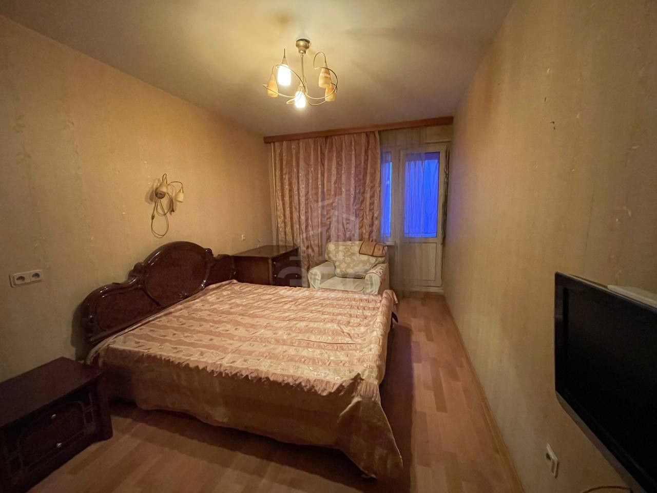 трехкомнатная квартира в Санкт-Петербурге по адресу: Стачек проспект, 105, к к2Ж