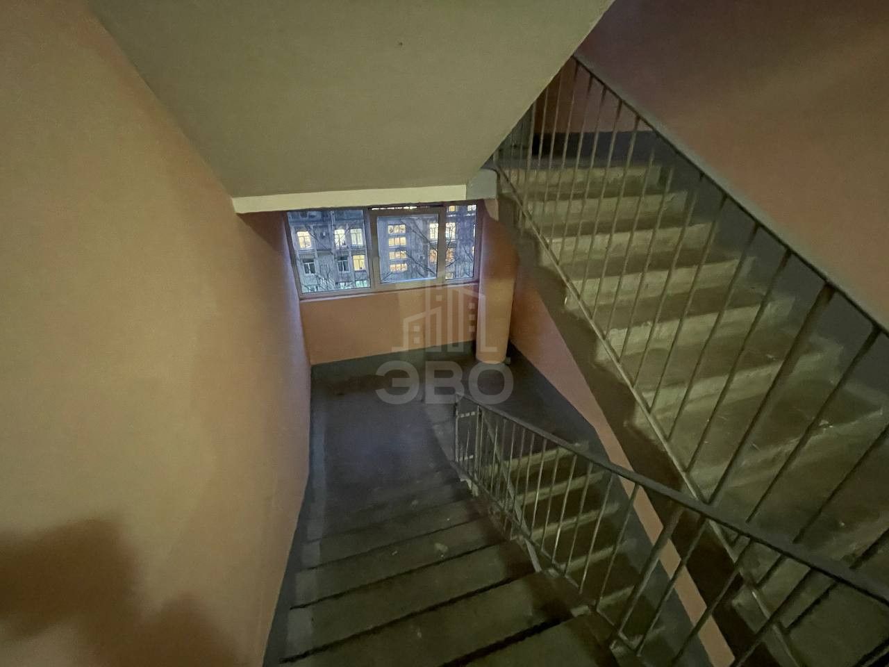 трехкомнатная квартира в Санкт-Петербурге по адресу: Стачек проспект, 105, к к2Ж