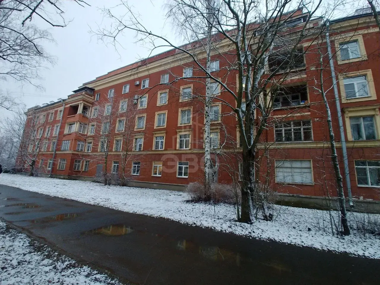трехкомнатная квартира в Санкт-Петербурге по адресу: Разводная ул., 10