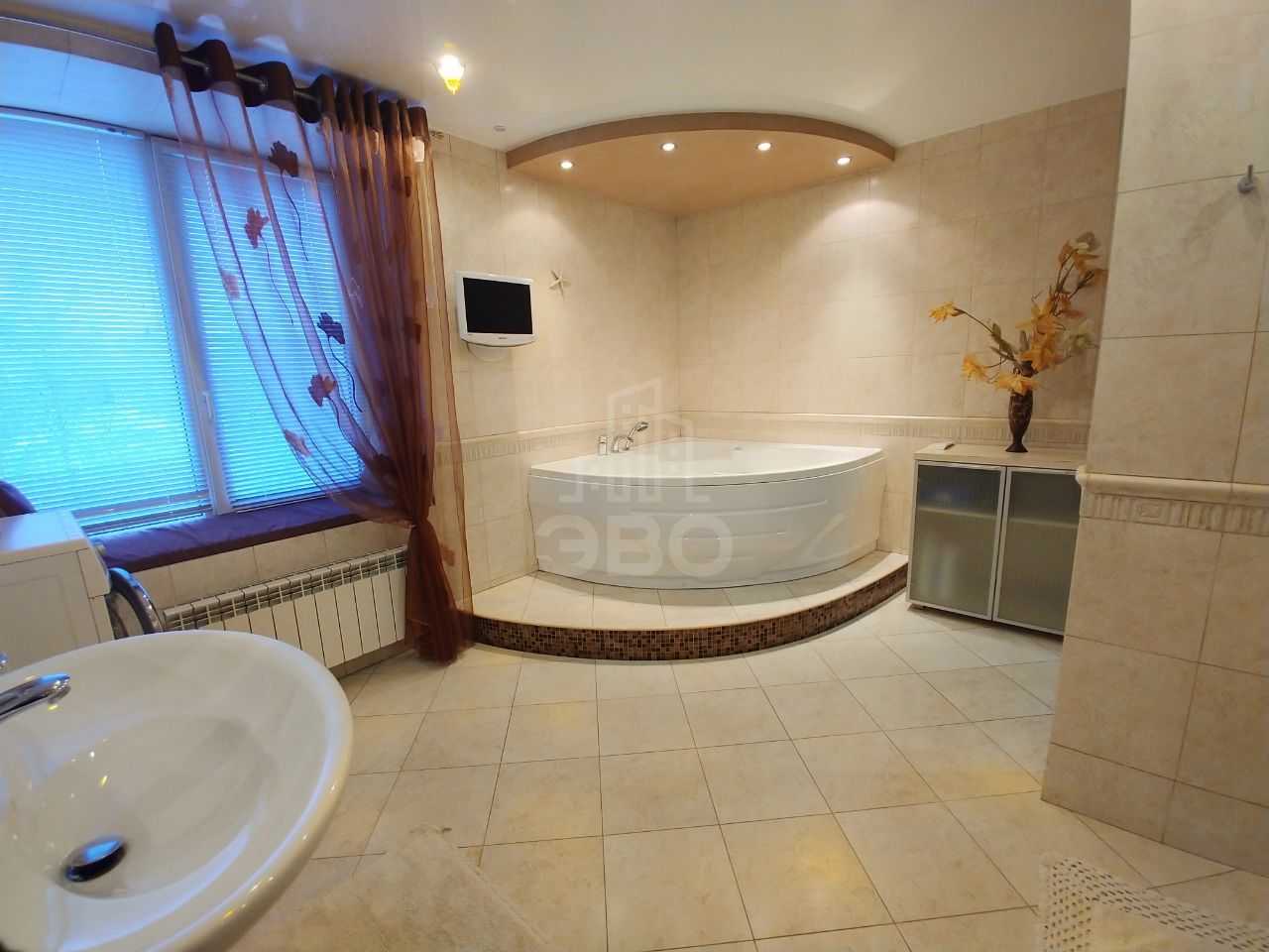 трехкомнатная квартира в Санкт-Петербург по адресу: Разводная ул., 10