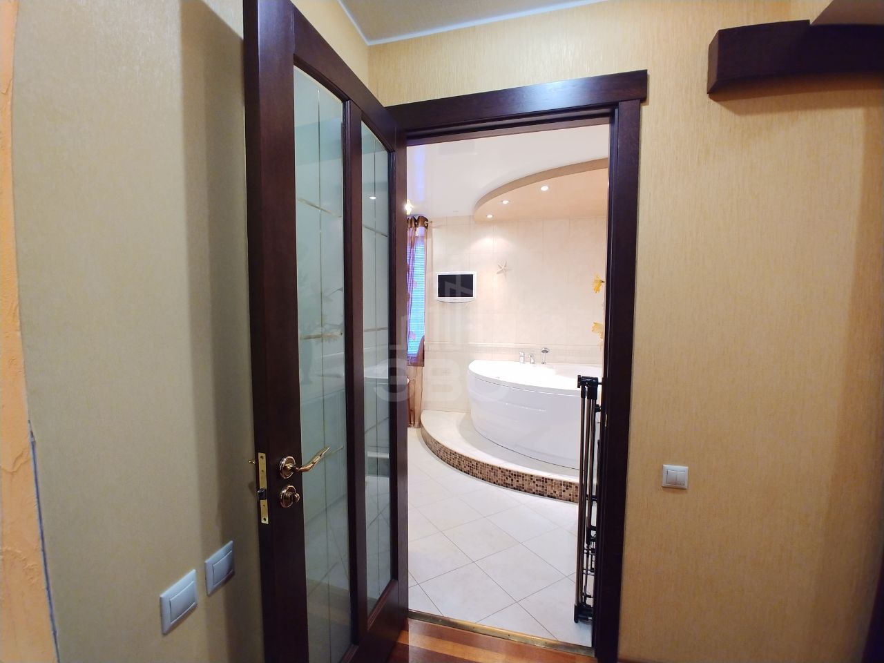 трехкомнатная квартира в Санкт-Петербург по адресу: Разводная ул., 10