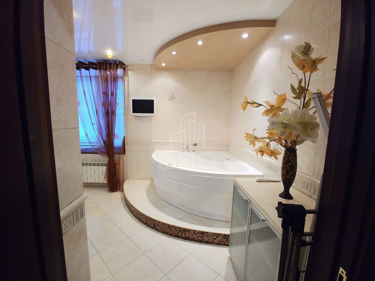 трехкомнатная квартира в Санкт-Петербург по адресу: Разводная ул., 10