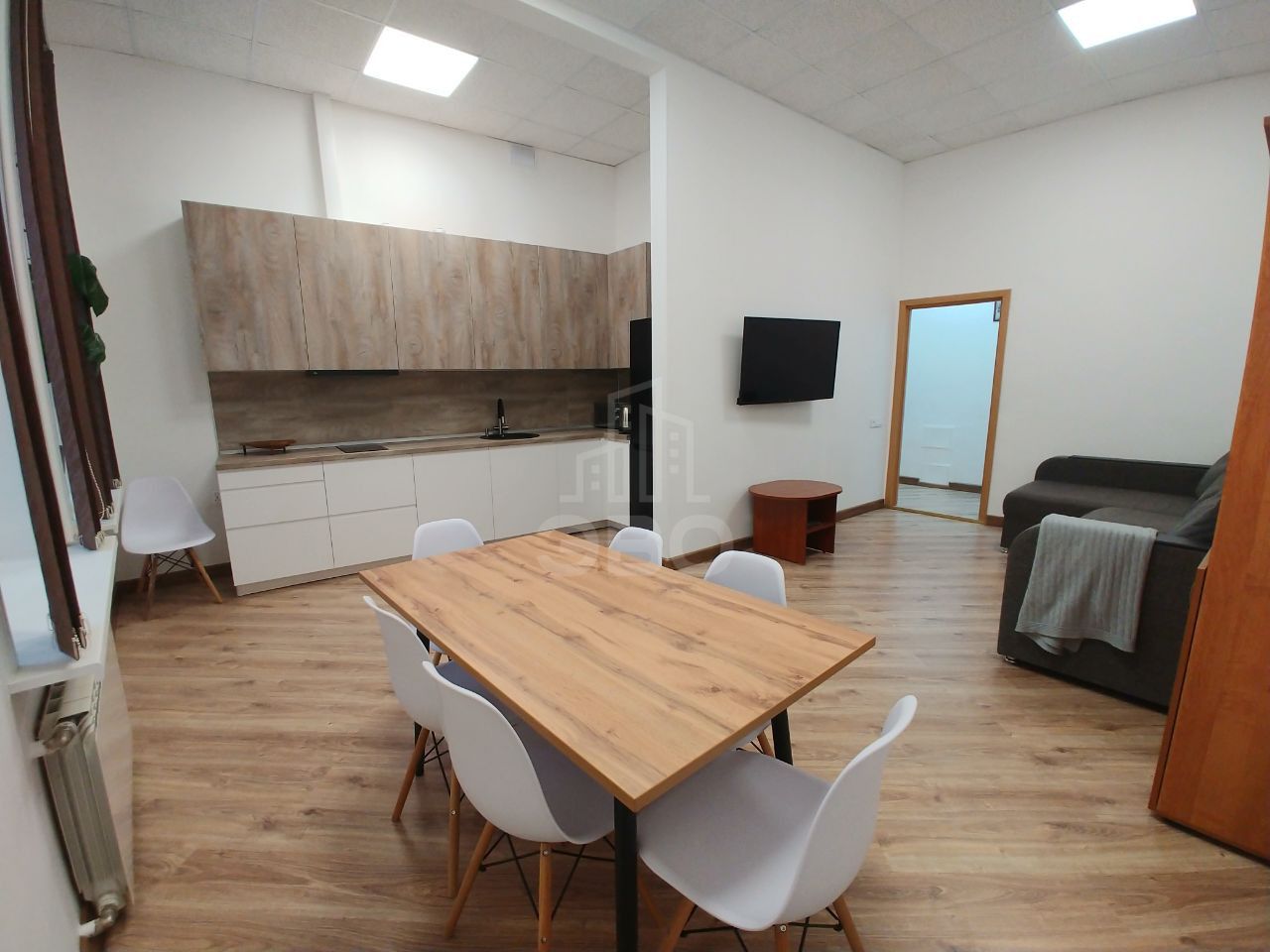 трехкомнатная квартира в Санкт-Петербург по адресу: Невский проспект, 105