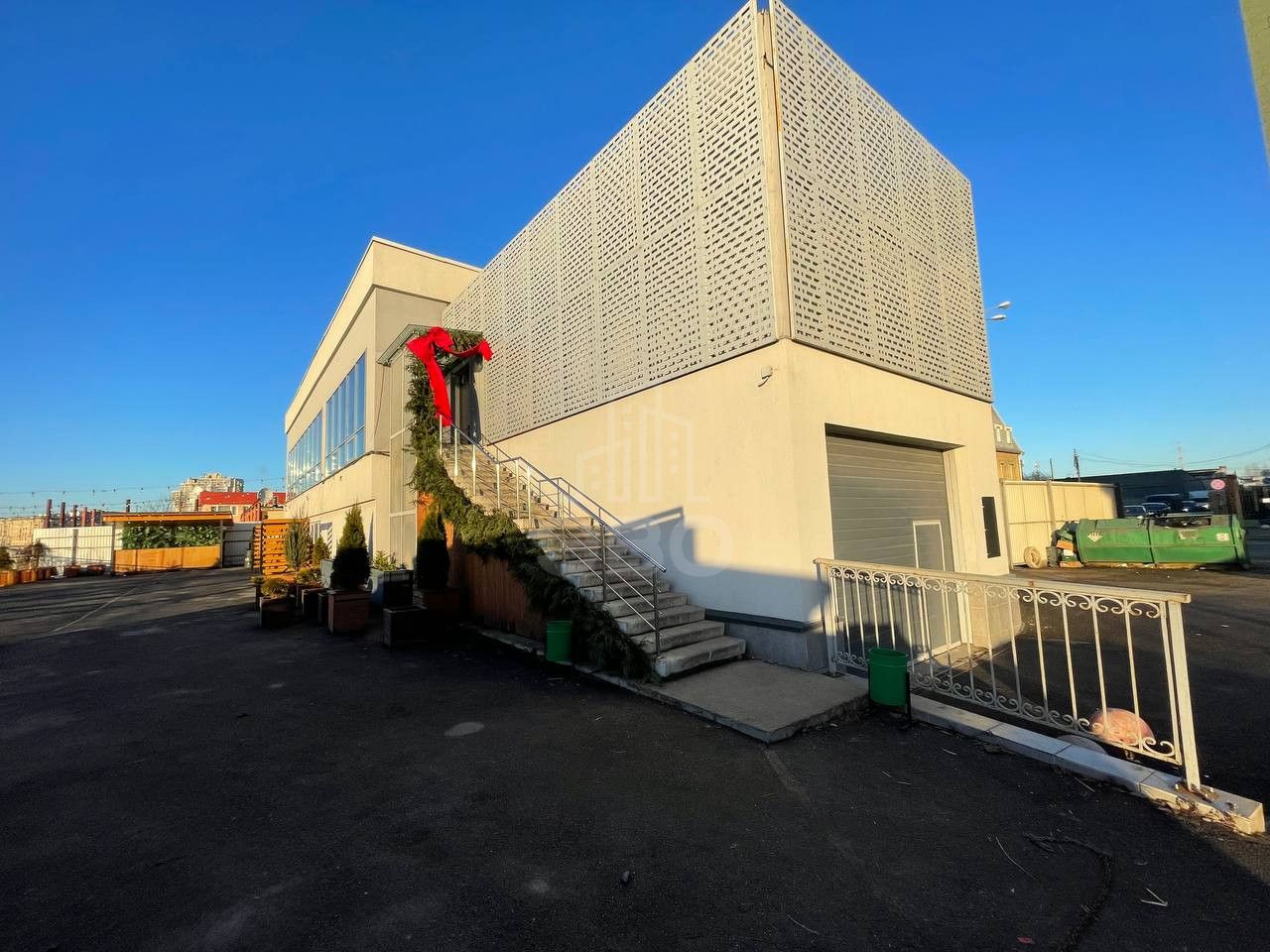 коммерция в Санкт-Петербург по адресу: Октябрьская наб., 17, строение А