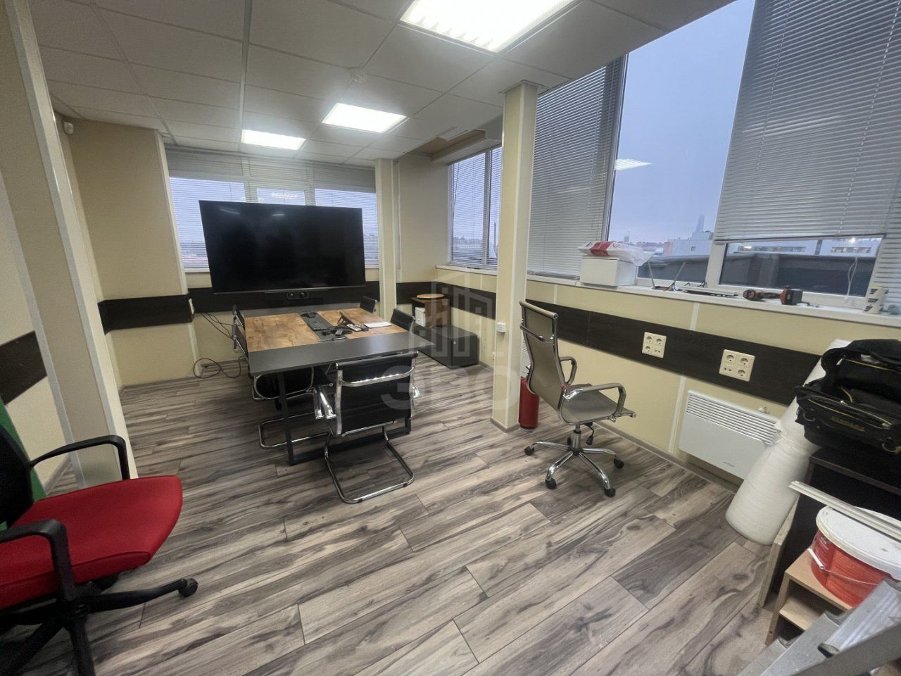 коммерция в Санкт-Петербурге по адресу: Оптиков ул., 4