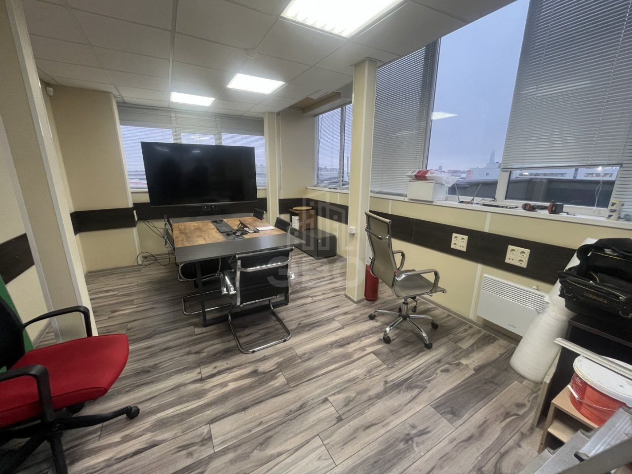 коммерция в Санкт-Петербурге по адресу: Оптиков ул., 4