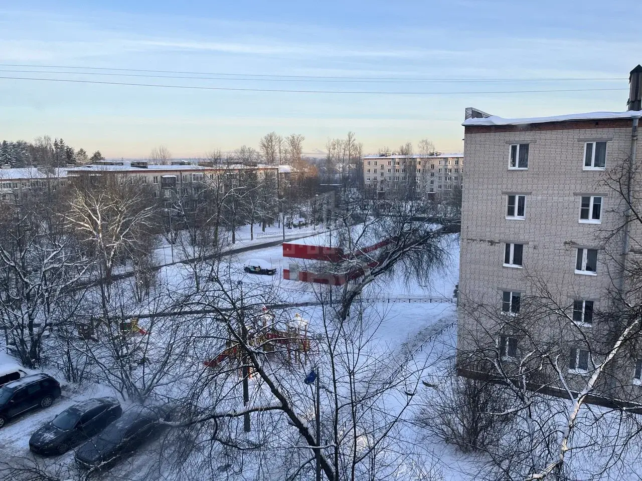 трехкомнатная квартира в Санкт-Петербурге по адресу: Первого Мая ул., 95