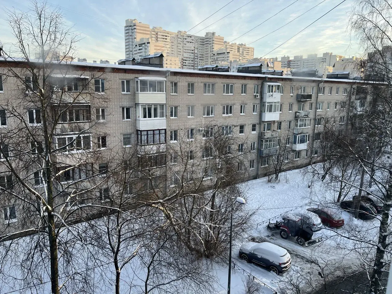 трехкомнатная квартира в Санкт-Петербурге по адресу: Первого Мая ул., 95