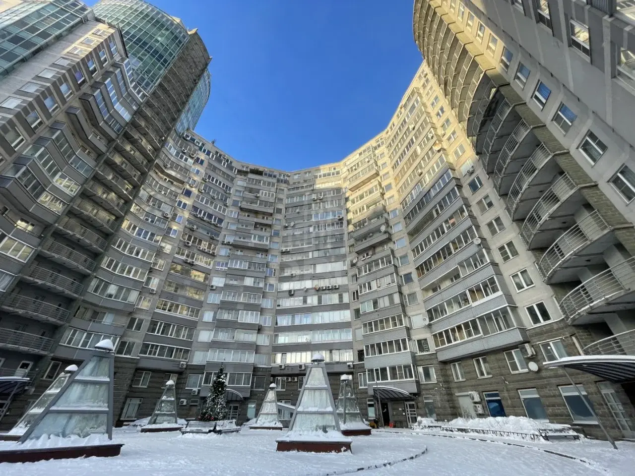 трехкомнатная квартира в Санкт-Петербурге по адресу: Одоевского ул., 28