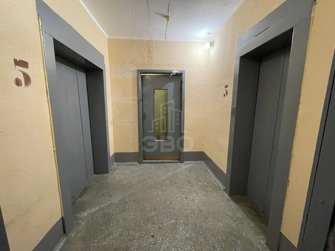 трехкомнатная квартира в Санкт-Петербурге по адресу: Одоевского ул., 28