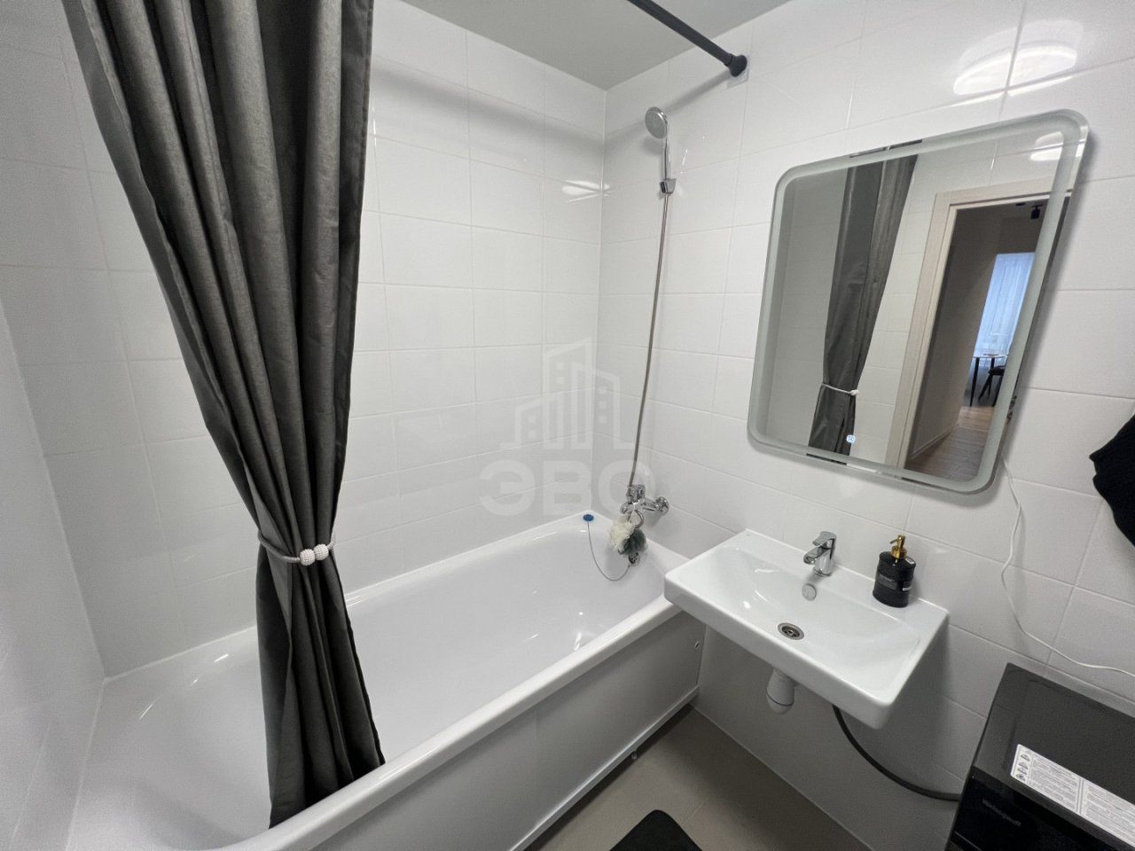 трехкомнатная квартира в Ленинградская область по адресу: Главная ул., 6, к 2