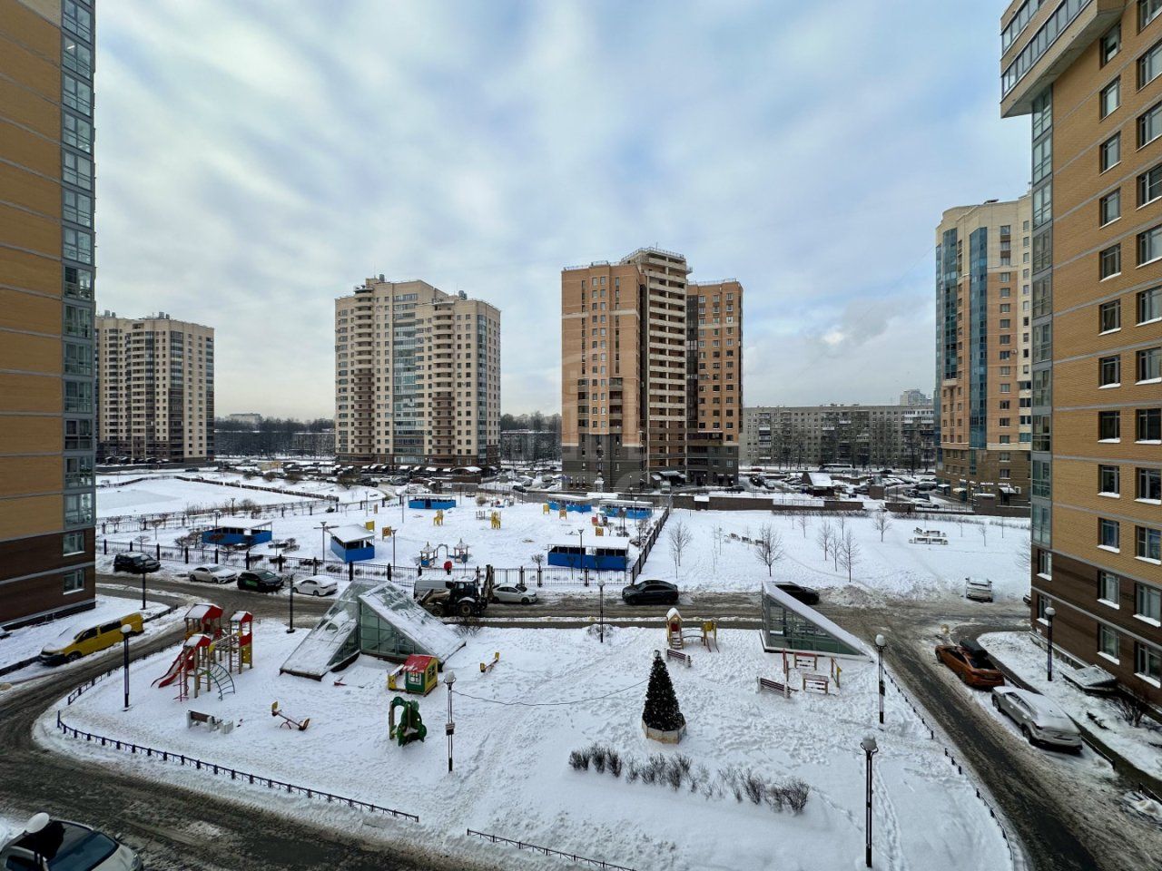 трехкомнатная квартира в Санкт-Петербурге по адресу: Верности ул., 17