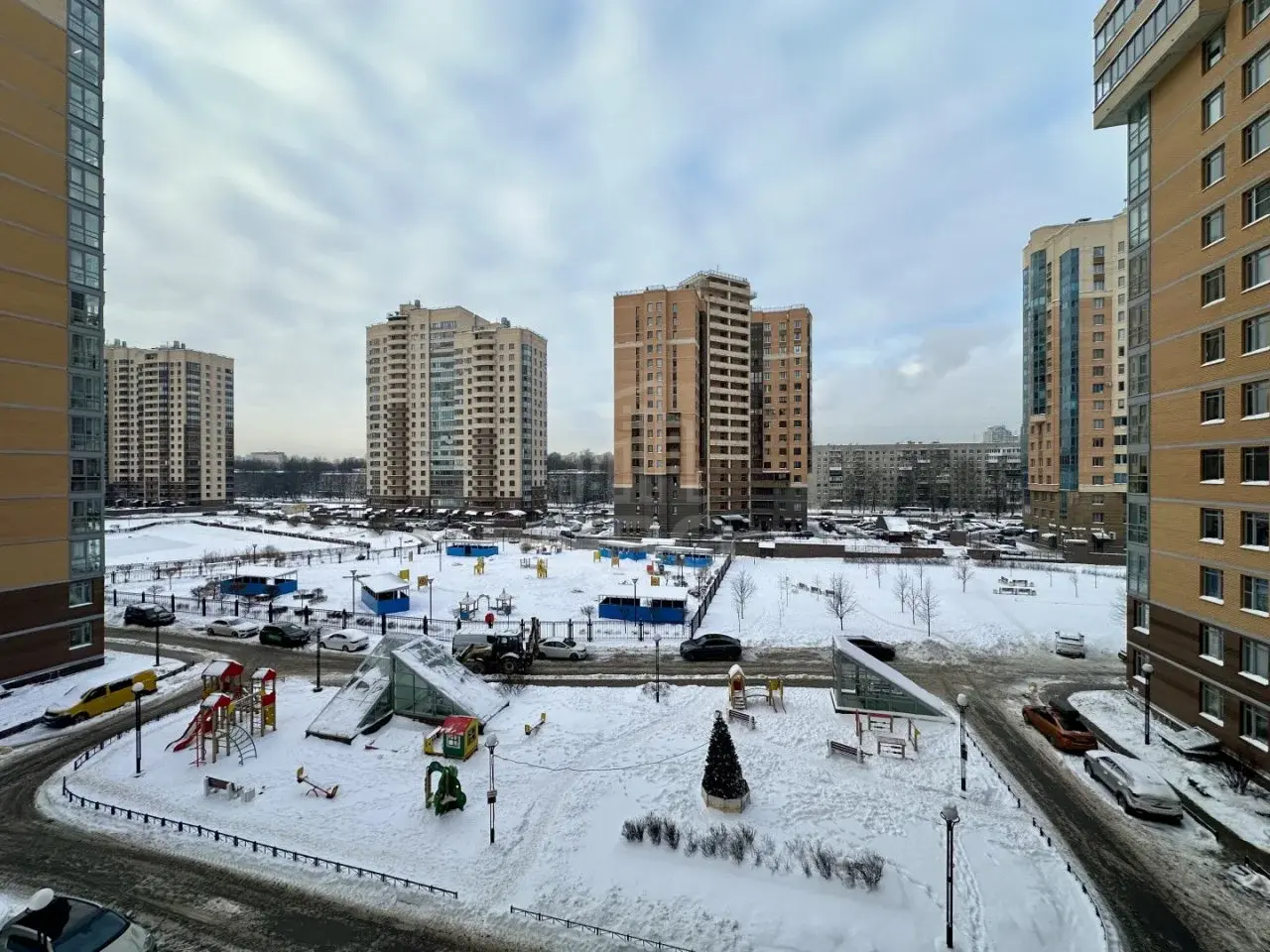 трехкомнатная квартира в Санкт-Петербурге по адресу: Верности ул., 17