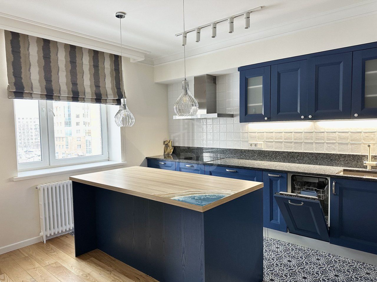 трехкомнатная квартира в Санкт-Петербург по адресу: Верности ул., 17