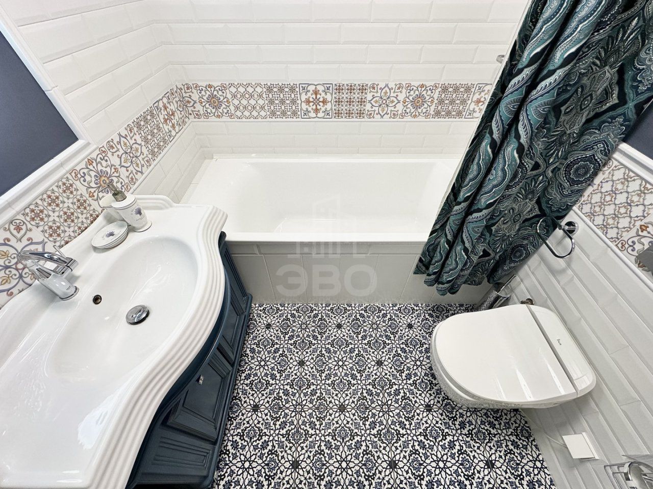 трехкомнатная квартира в Санкт-Петербурге по адресу: Верности ул., 17