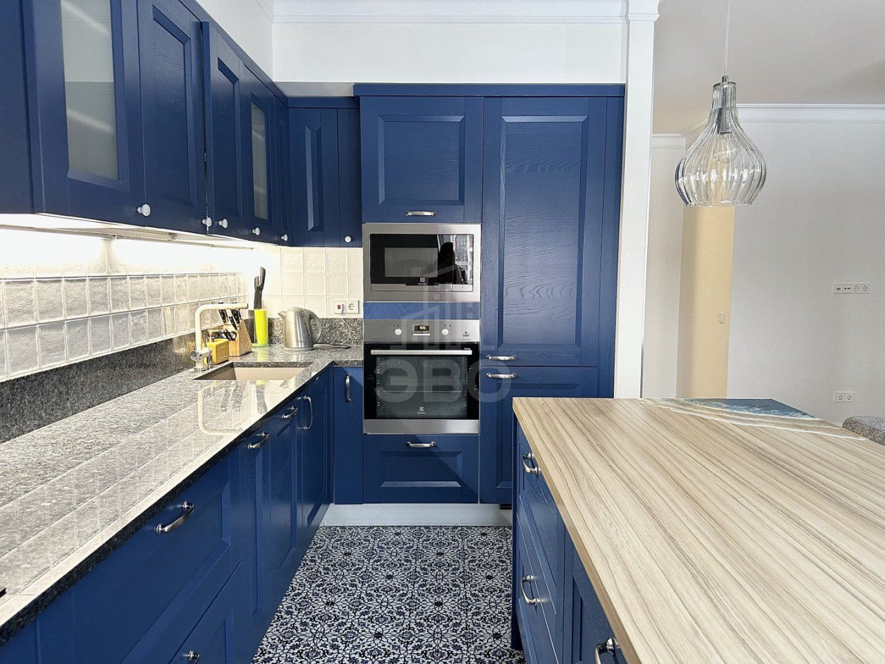 трехкомнатная квартира в Санкт-Петербург по адресу: Верности ул., 17