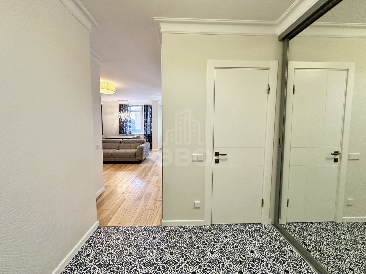 трехкомнатная квартира в Санкт-Петербурге по адресу: Верности ул., 17