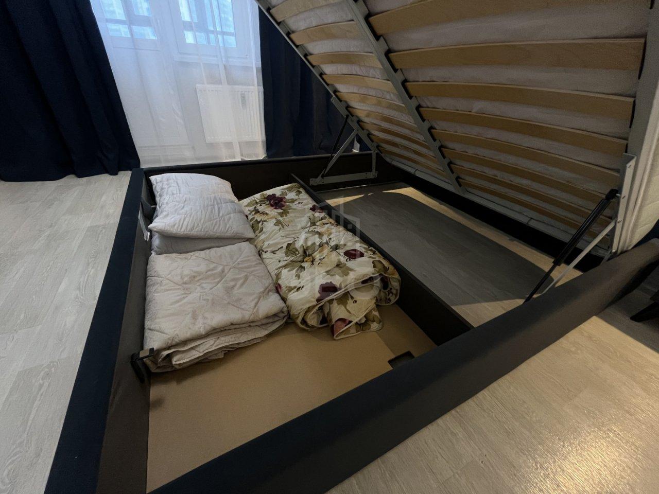 трехкомнатная квартира в Санкт-Петербурге по адресу: Нижне-Каменская ул., 26