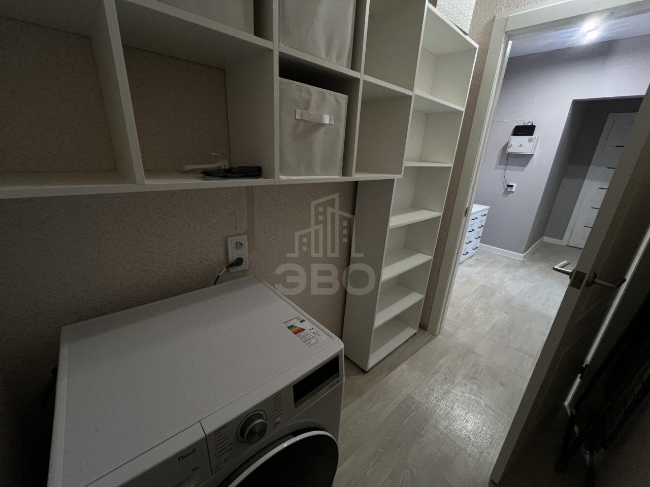 трехкомнатная квартира в Санкт-Петербурге по адресу: Нижне-Каменская ул., 26