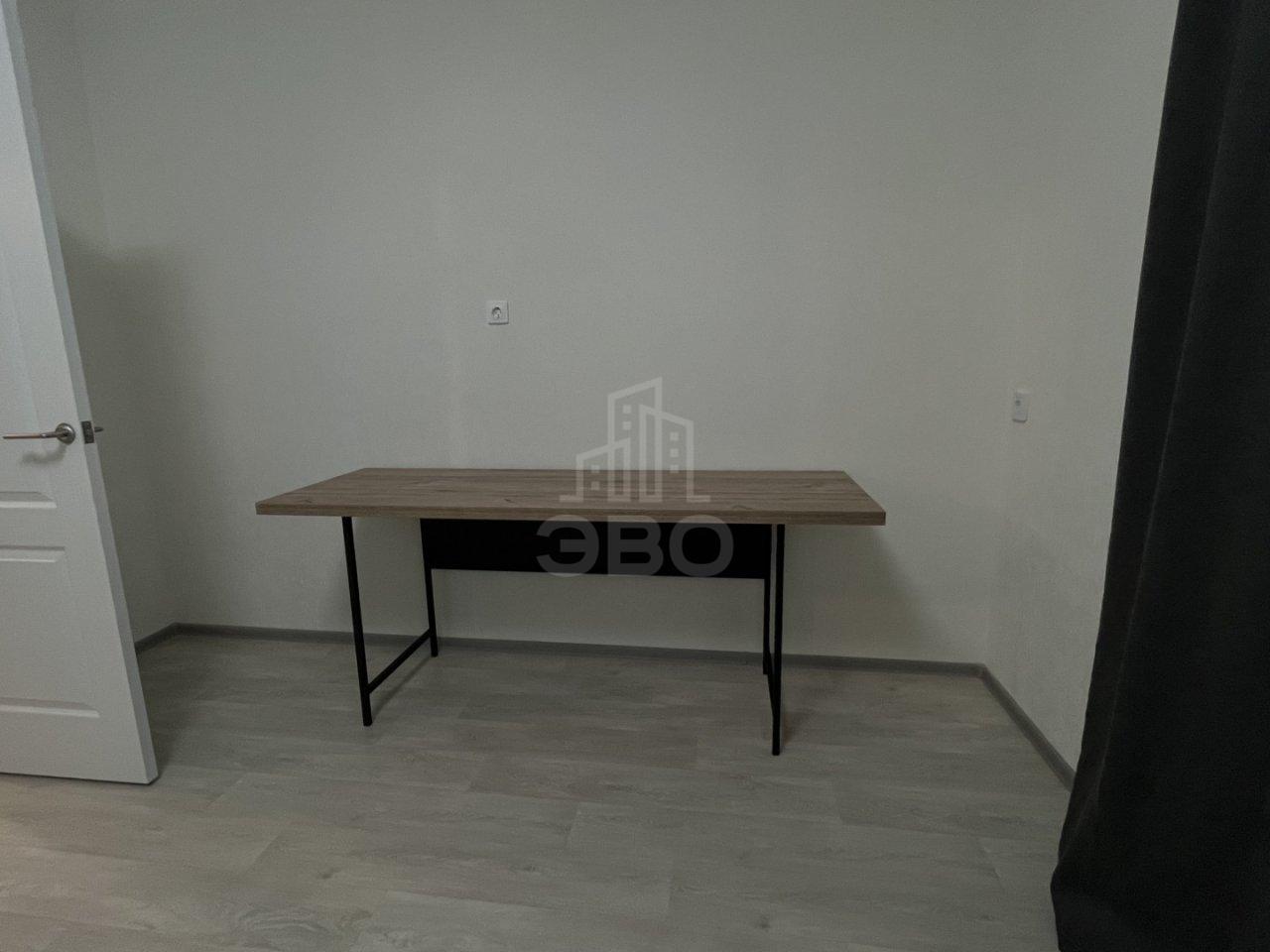 трехкомнатная квартира в Санкт-Петербурге по адресу: Нижне-Каменская ул., 26