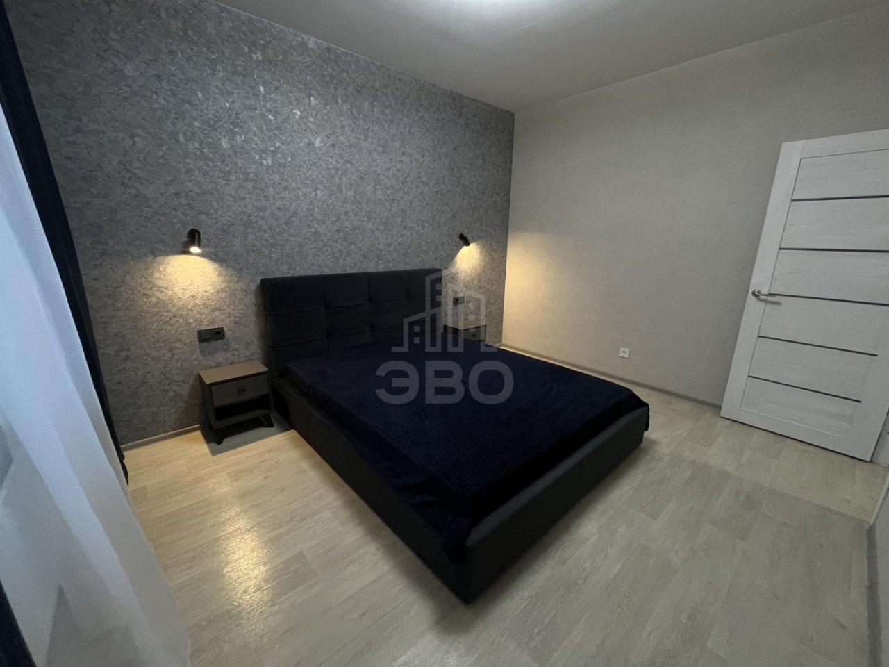 трехкомнатная квартира в Санкт-Петербурге по адресу: Нижне-Каменская ул., 26